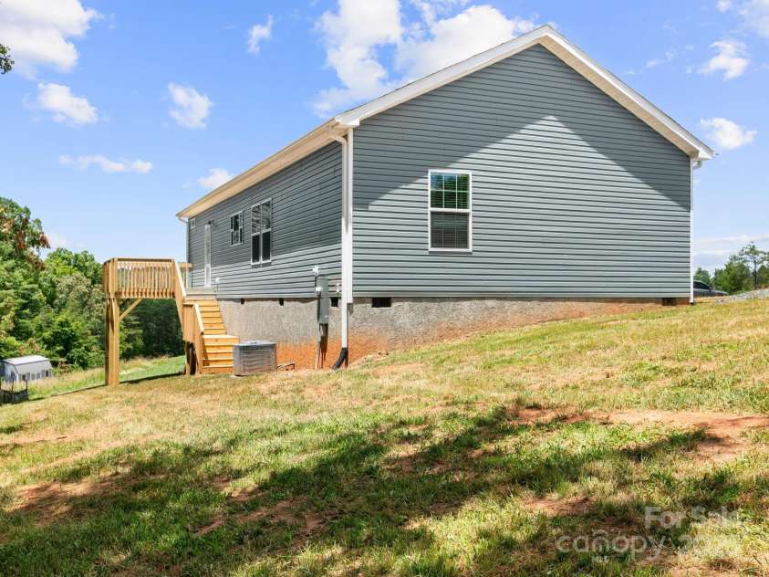 207 Walnut Branch Road, Weaverville, NC 28787.  MLS# CAR4272525, YatesRealty ID 25359. 