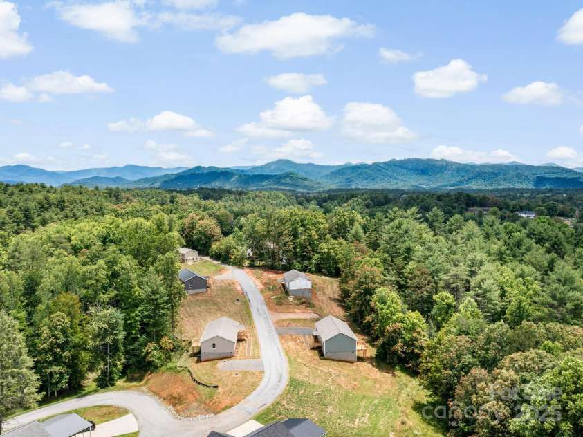 207 Walnut Branch Road, Weaverville, NC 28787.  MLS# CAR4272525, YatesRealty ID 25359. 