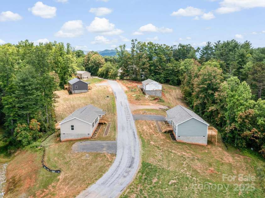 207 Walnut Branch Road, Weaverville, NC 28787.  MLS# CAR4272525, YatesRealty ID 25359. 