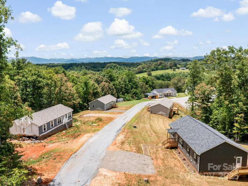 207 Walnut Branch Road, Weaverville, NC 28787.  MLS# CAR4272525, YatesRealty ID 25359. 