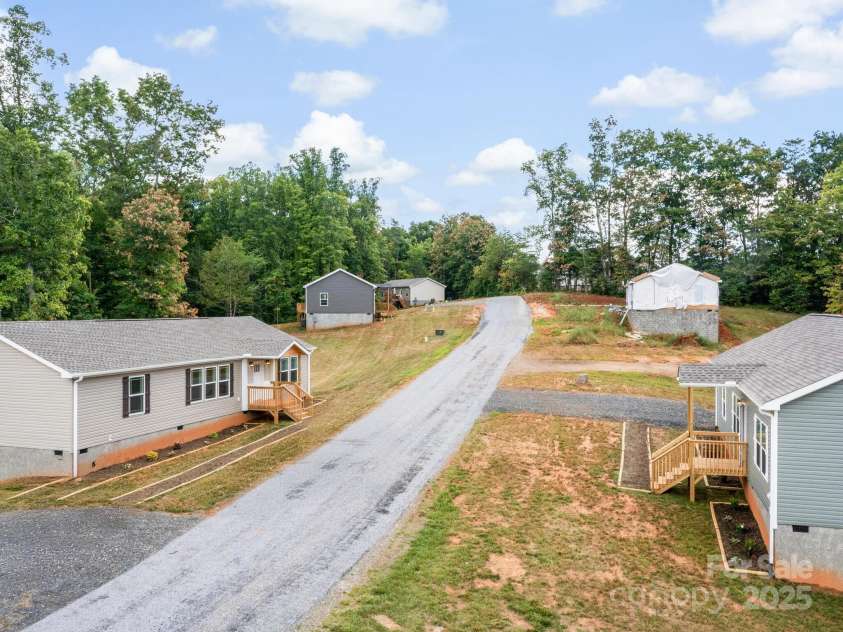 207 Walnut Branch Road, Weaverville, NC 28787.  MLS# CAR4272525, YatesRealty ID 25359. 