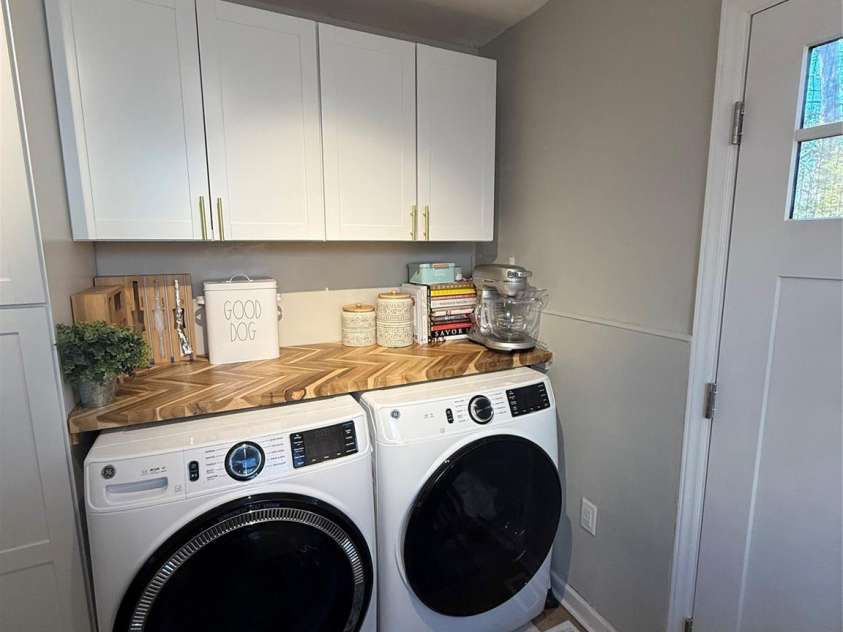 1828 Finchley Drive, Charlotte, NC 28215.  MLS# CAR4335930, YatesRealty ID 2536. Convenient, main level Laundry.