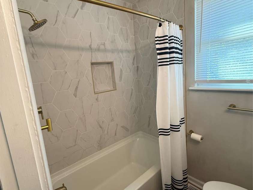 1828 Finchley Drive, Charlotte, NC 28215.  MLS# CAR4335930, YatesRealty ID 2536. Enjoy this beautiful, upgraded Bathroom with stunning tile.