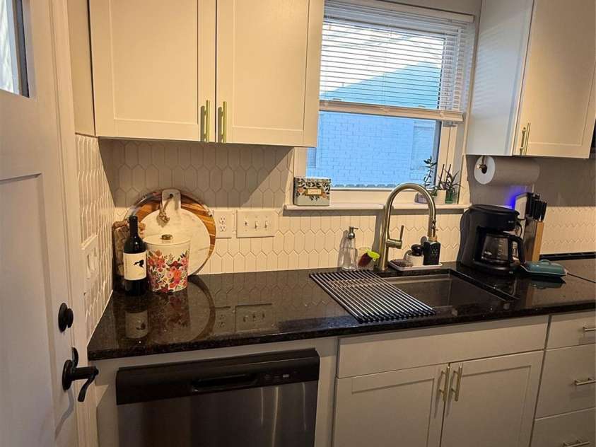 1828 Finchley Drive, Charlotte, NC 28215.  MLS# CAR4335930, YatesRealty ID 2536. Outstanding, updated Kitchen for entertaining.