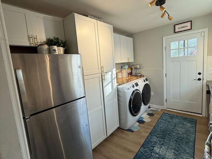 1828 Finchley Drive, Charlotte, NC 28215.  MLS# CAR4335930, YatesRealty ID 2536. Outstanding, updated Kitchen for entertaining. and leading to your Back Deck.