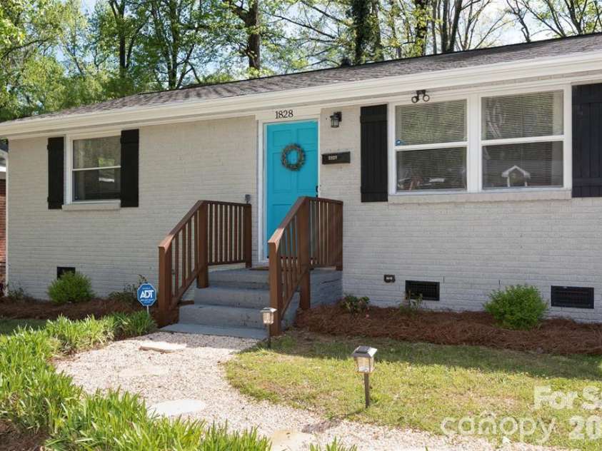 1828 Finchley Drive, Charlotte, NC 28215.  MLS# CAR4335930, YatesRealty ID 2536. Welcome Home!