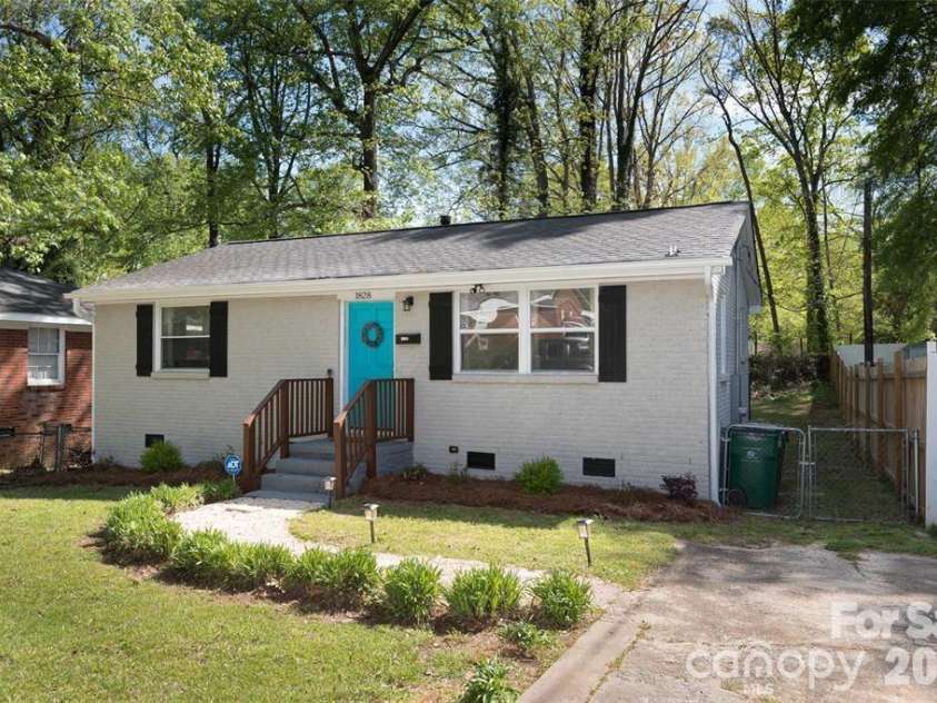 1828 Finchley Drive, Charlotte, NC 28215.  MLS# CAR4335930, YatesRealty ID 2536. Welcome Home!