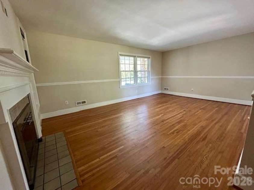 1319 Cathey Road, Charlotte, NC 28214.  MLS# CAR4366814, YatesRealty ID 25362. Great Room