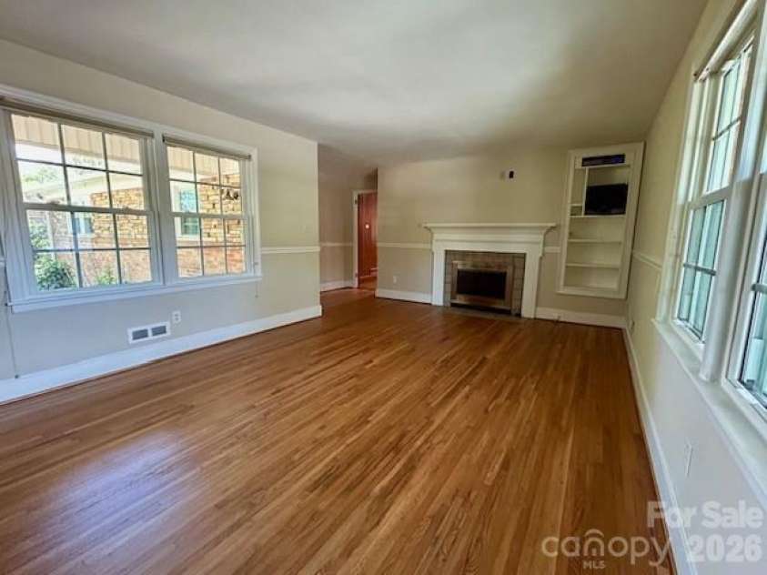 1319 Cathey Road, Charlotte, NC 28214.  MLS# CAR4366814, YatesRealty ID 25362. Great Room