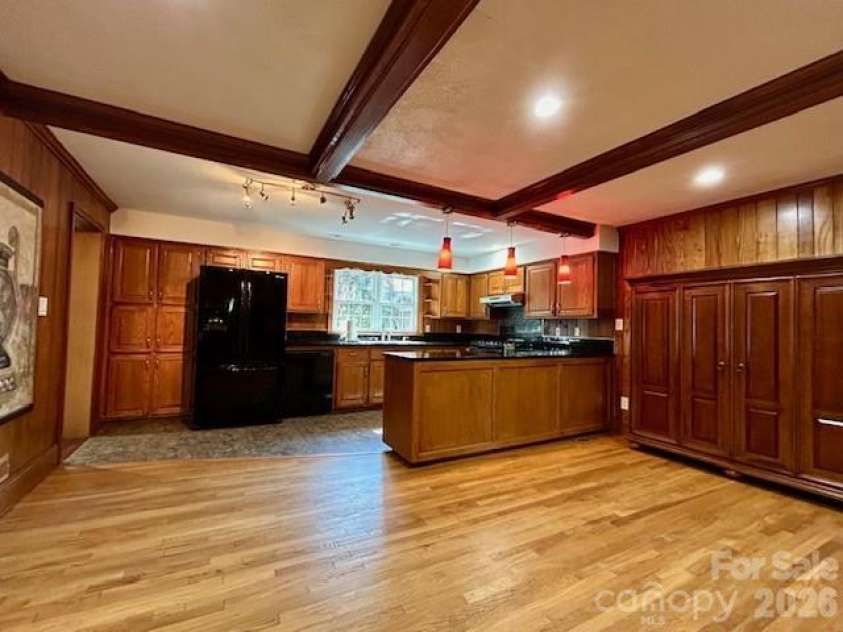 1319 Cathey Road, Charlotte, NC 28214.  MLS# CAR4366814, YatesRealty ID 25362. Kitchen