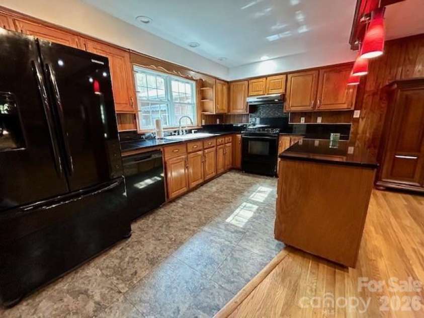 1319 Cathey Road, Charlotte, NC 28214.  MLS# CAR4366814, YatesRealty ID 25362. Kitchen