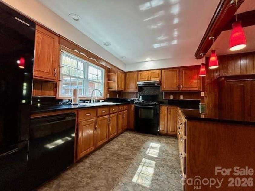 1319 Cathey Road, Charlotte, NC 28214.  MLS# CAR4366814, YatesRealty ID 25362. Kitchen