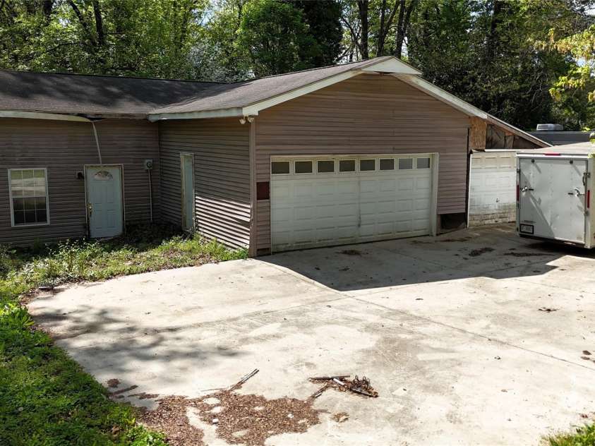1319 Cathey Road, Charlotte, NC 28214.  MLS# CAR4366814, YatesRealty ID 25362. Shop