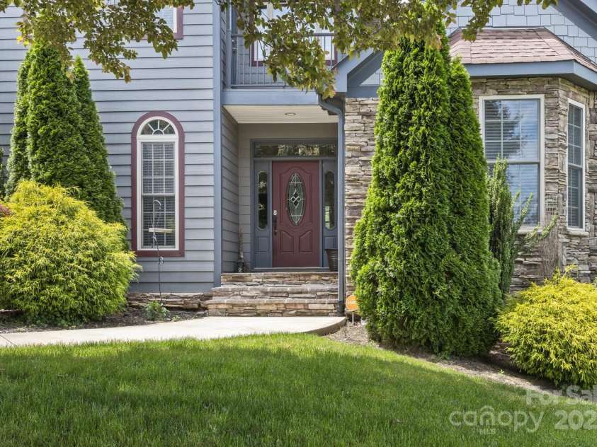 33 Stone House Road, Arden, NC 28704.  MLS# CAR4261250, YatesRealty ID 25362. 33 Stone House Road in Arden