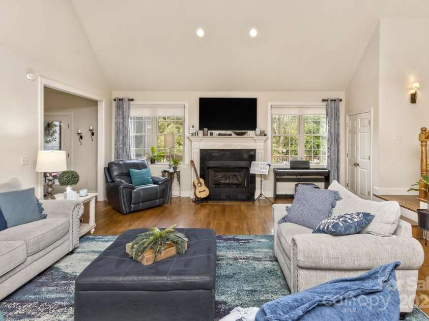 33 Stone House Road, Arden, NC 28704.  MLS# CAR4261250, YatesRealty ID 25362. 