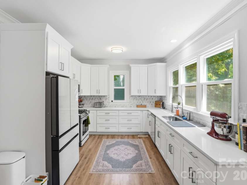4611 Deer Cross Trail, Charlotte, NC 28269.  MLS# CAR4378584, YatesRealty ID 25363. 