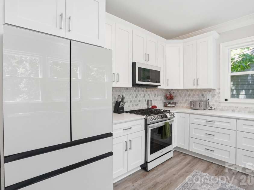 4611 Deer Cross Trail, Charlotte, NC 28269.  MLS# CAR4378584, YatesRealty ID 25363. 