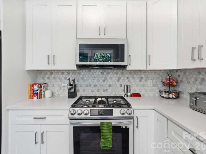 4611 Deer Cross Trail, Charlotte, NC 28269.  MLS# CAR4378584, YatesRealty ID 25363. 