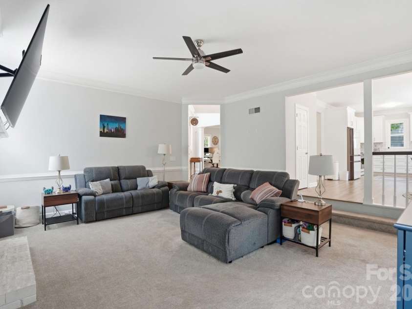 4611 Deer Cross Trail, Charlotte, NC 28269.  MLS# CAR4378584, YatesRealty ID 25363. 