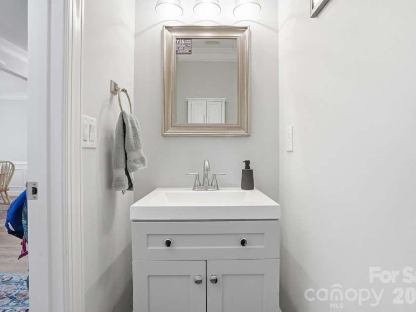 4611 Deer Cross Trail, Charlotte, NC 28269.  MLS# CAR4378584, YatesRealty ID 25363. 