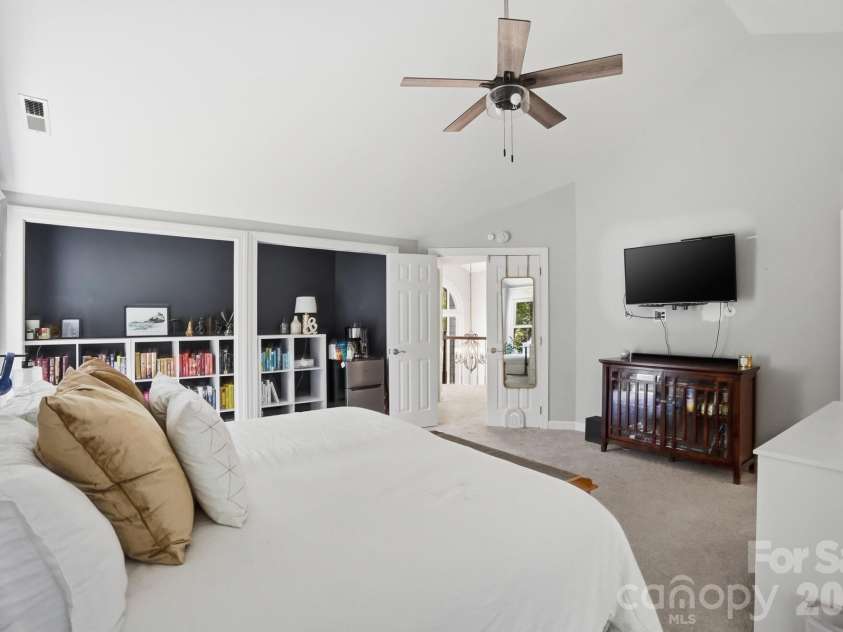 4611 Deer Cross Trail, Charlotte, NC 28269.  MLS# CAR4378584, YatesRealty ID 25363. 
