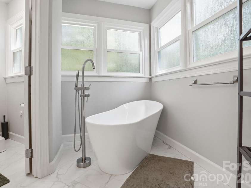 4611 Deer Cross Trail, Charlotte, NC 28269.  MLS# CAR4378584, YatesRealty ID 25363. 