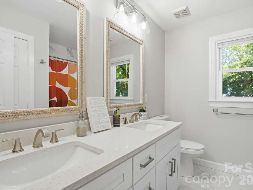 4611 Deer Cross Trail, Charlotte, NC 28269.  MLS# CAR4378584, YatesRealty ID 25363. 