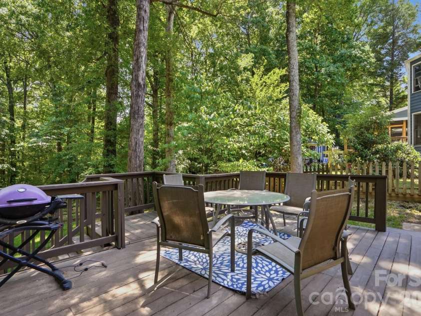 4611 Deer Cross Trail, Charlotte, NC 28269.  MLS# CAR4378584, YatesRealty ID 25363. 