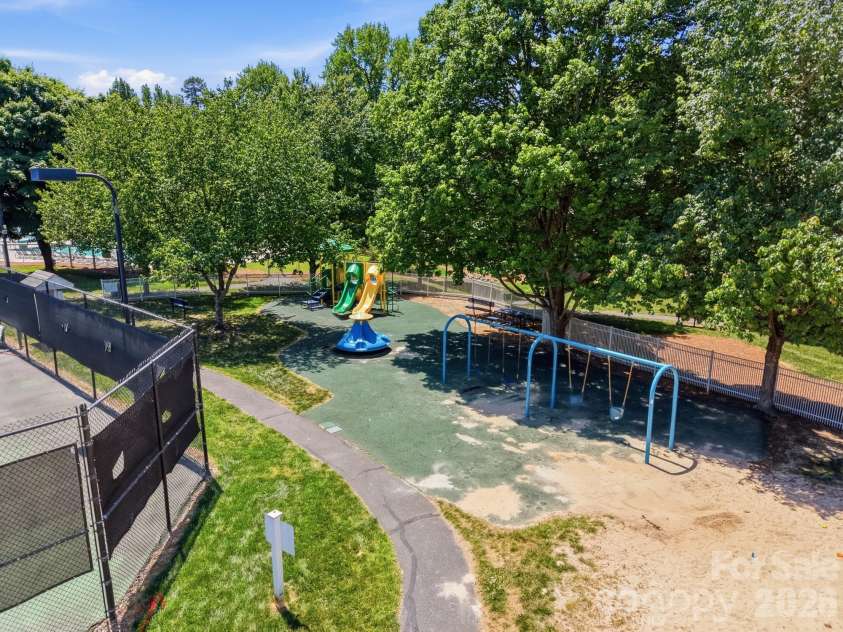 4611 Deer Cross Trail, Charlotte, NC 28269.  MLS# CAR4378584, YatesRealty ID 25363. 