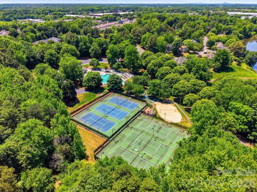 4611 Deer Cross Trail, Charlotte, NC 28269.  MLS# CAR4378584, YatesRealty ID 25363. 