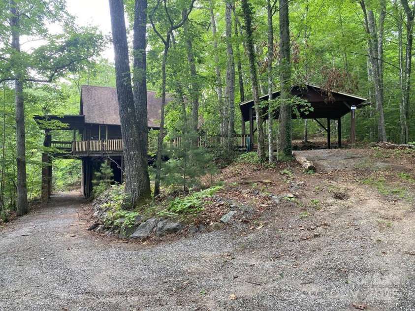 268 Poor Boy Lane, Whittier, NC 28789.  MLS# CAR4279715, YatesRealty ID 25364. 