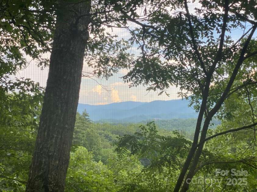 268 Poor Boy Lane, Whittier, NC 28789.  MLS# CAR4279715, YatesRealty ID 25364. 