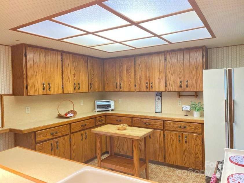 268 Poor Boy Lane, Whittier, NC 28789.  MLS# CAR4279715, YatesRealty ID 25364. 