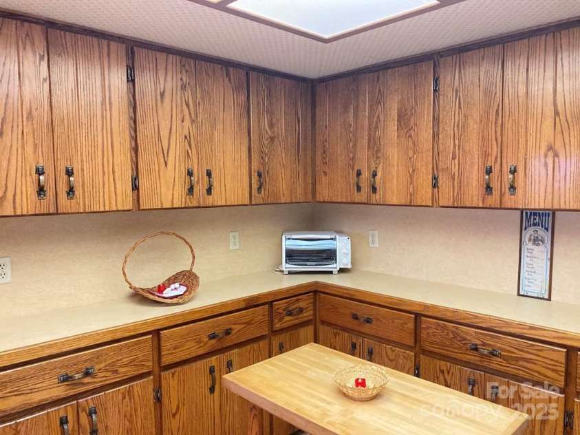 268 Poor Boy Lane, Whittier, NC 28789.  MLS# CAR4279715, YatesRealty ID 25364. 