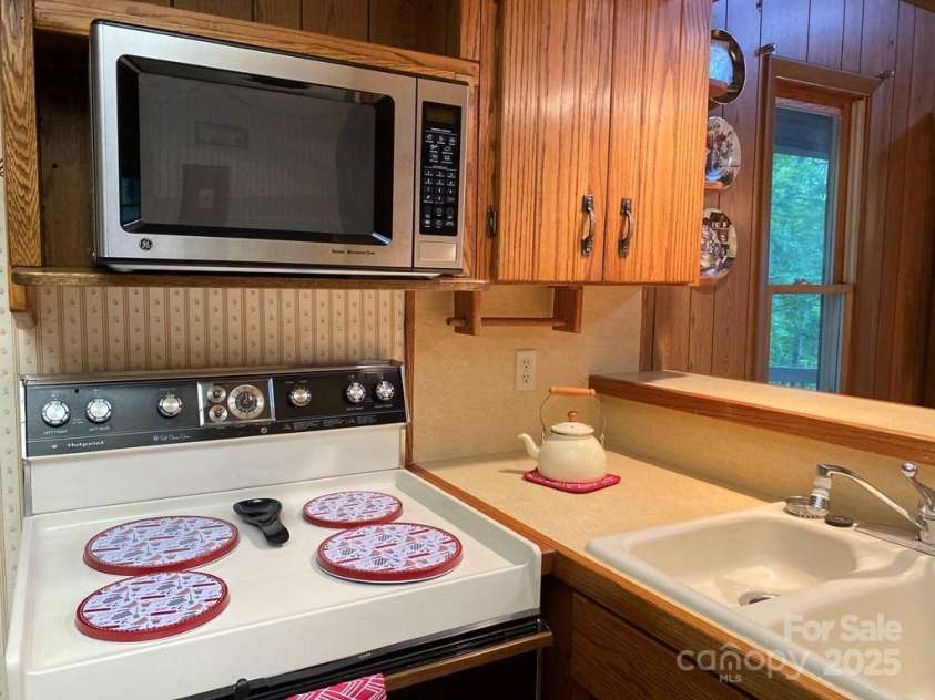 268 Poor Boy Lane, Whittier, NC 28789.  MLS# CAR4279715, YatesRealty ID 25364. 