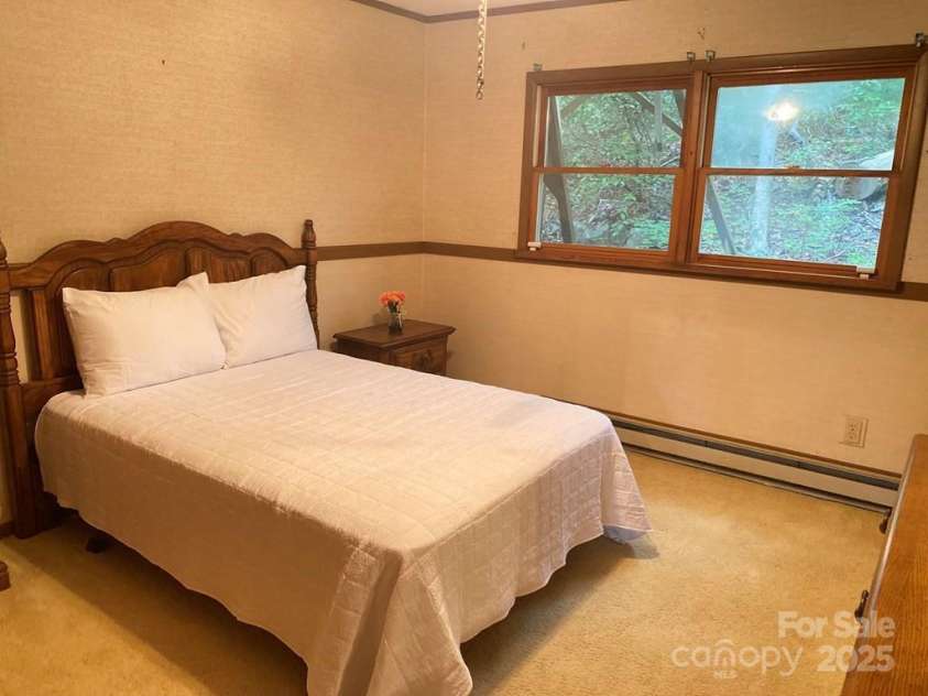 268 Poor Boy Lane, Whittier, NC 28789.  MLS# CAR4279715, YatesRealty ID 25364. 