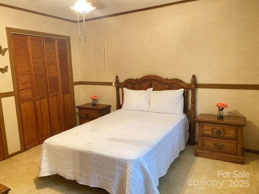 268 Poor Boy Lane, Whittier, NC 28789.  MLS# CAR4279715, YatesRealty ID 25364. 