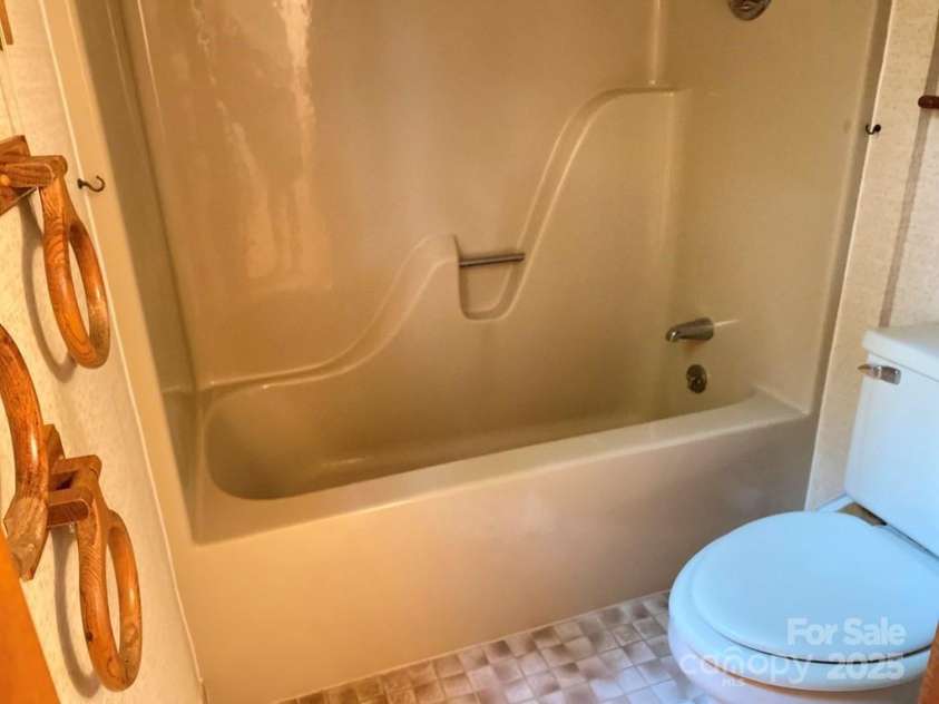 268 Poor Boy Lane, Whittier, NC 28789.  MLS# CAR4279715, YatesRealty ID 25364. 