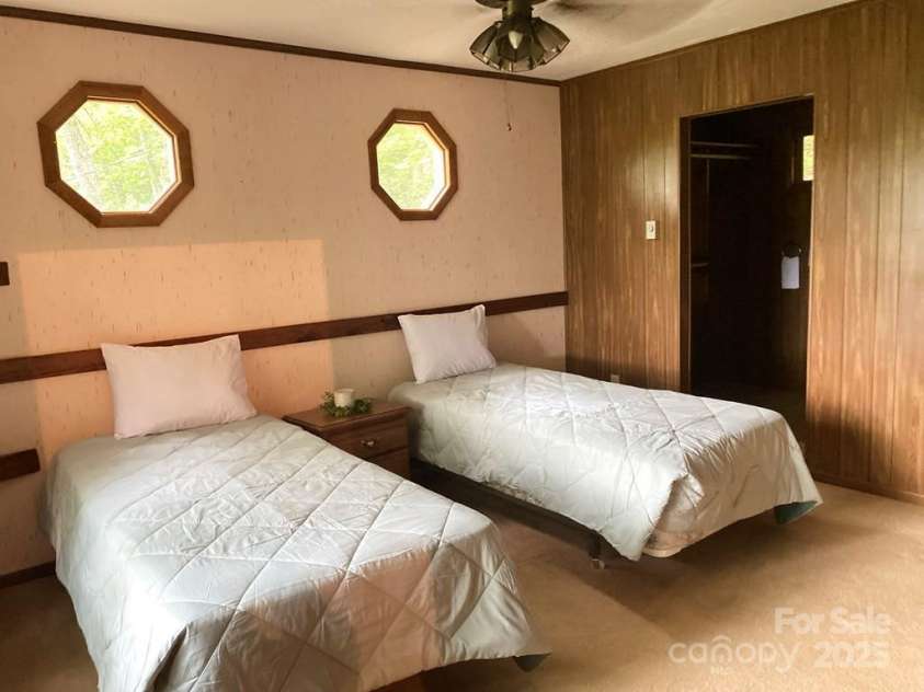 268 Poor Boy Lane, Whittier, NC 28789.  MLS# CAR4279715, YatesRealty ID 25364. 