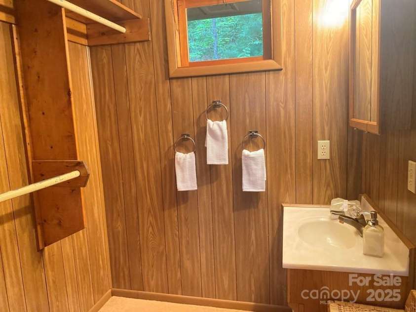 268 Poor Boy Lane, Whittier, NC 28789.  MLS# CAR4279715, YatesRealty ID 25364. 