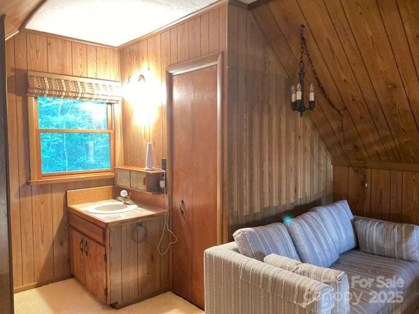 268 Poor Boy Lane, Whittier, NC 28789.  MLS# CAR4279715, YatesRealty ID 25364. 