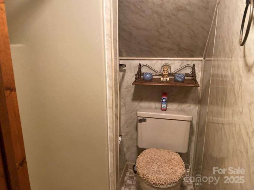 268 Poor Boy Lane, Whittier, NC 28789.  MLS# CAR4279715, YatesRealty ID 25364. 