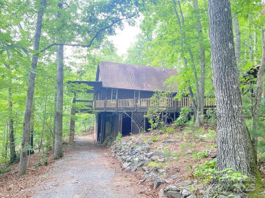 268 Poor Boy Lane, Whittier, NC 28789.  MLS# CAR4279715, YatesRealty ID 25364. 