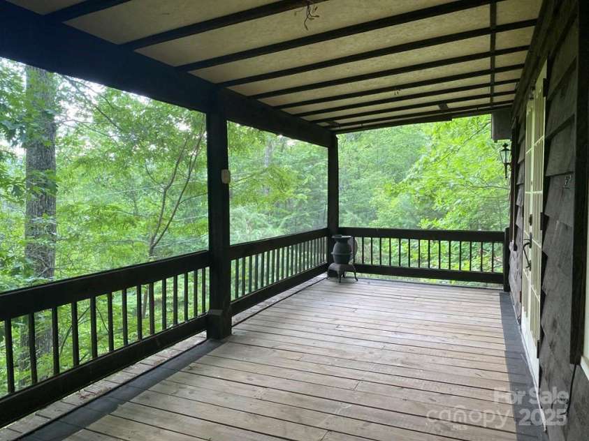 268 Poor Boy Lane, Whittier, NC 28789.  MLS# CAR4279715, YatesRealty ID 25364. 