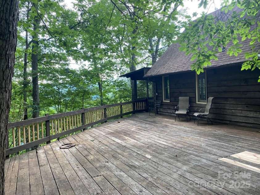 268 Poor Boy Lane, Whittier, NC 28789.  MLS# CAR4279715, YatesRealty ID 25364. 