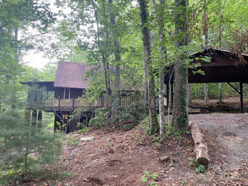 268 Poor Boy Lane, Whittier, NC 28789.  MLS# CAR4279715, YatesRealty ID 25364. 