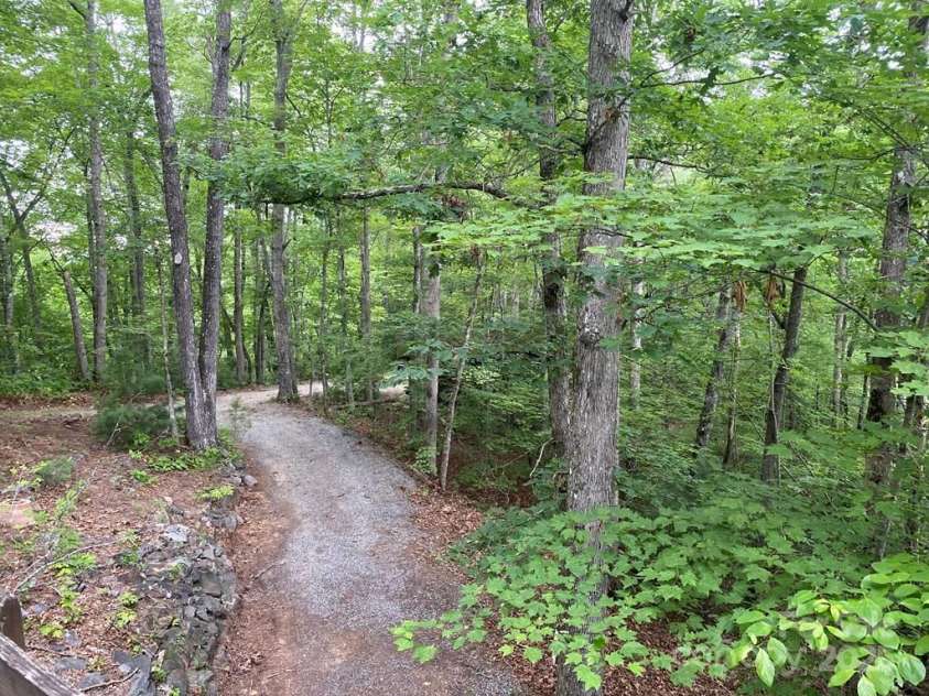 268 Poor Boy Lane, Whittier, NC 28789.  MLS# CAR4279715, YatesRealty ID 25364. 