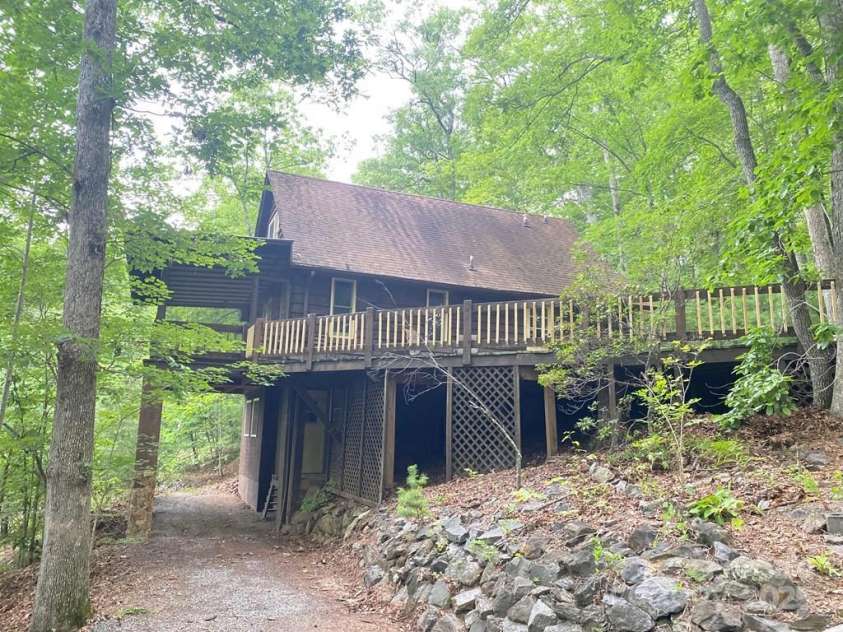 268 Poor Boy Lane, Whittier, NC 28789.  MLS# CAR4279715, YatesRealty ID 25364. 