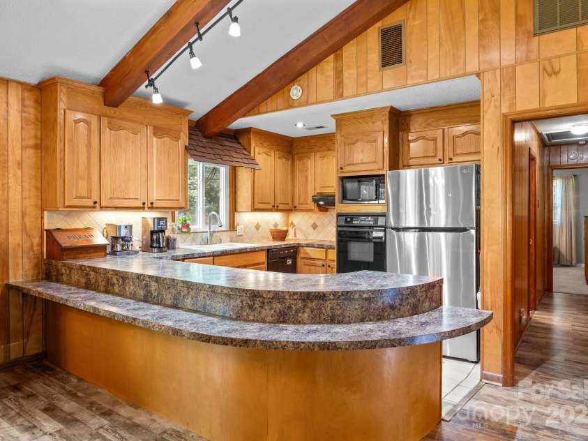 143 Bostian Lake Road, Statesville, NC 28677.  MLS# CAR4275561, YatesRealty ID 25365. Kitchen