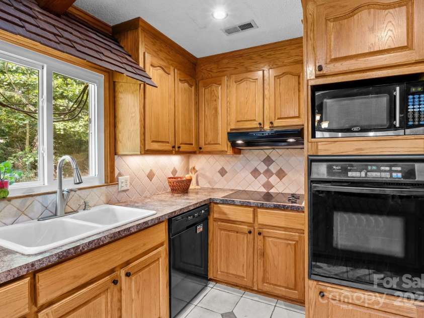 143 Bostian Lake Road, Statesville, NC 28677.  MLS# CAR4275561, YatesRealty ID 25365. Kitchen